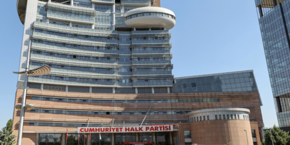 CHP Sözcüsü Zeynel Emre’den şok uyarı: Kurultay yapılmazsa CHP seçime giremez