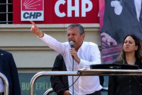 ozgur-ozel-kalabalikla-anitkabire-yuruyor-bu-iktidar-yuruyusunun-ilk-adimidir-3-tuzQuX7b.jpg