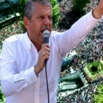 ozgur-ozel-kalabalikla-anitkabire-yuruyor-bu-iktidar-yuruyusunun-ilk-adimidir-OtyOmgRN.jpg
