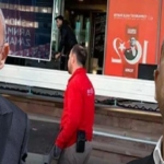 son-dakika-chpde-ayni-saatte-iki-farkli-bayramlasma-genel-merkezdeki-afis-detayi-dikkat-cekti-3vHQgssn.jpg