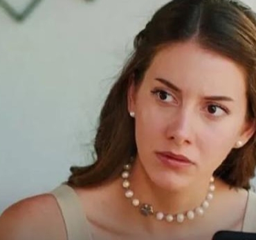Beril Pozam Kimdir, Kaç Yaşında? Beril Pozam Özel Hayatı ve Kariyeri Hakkında Tüm Merak Edilenler