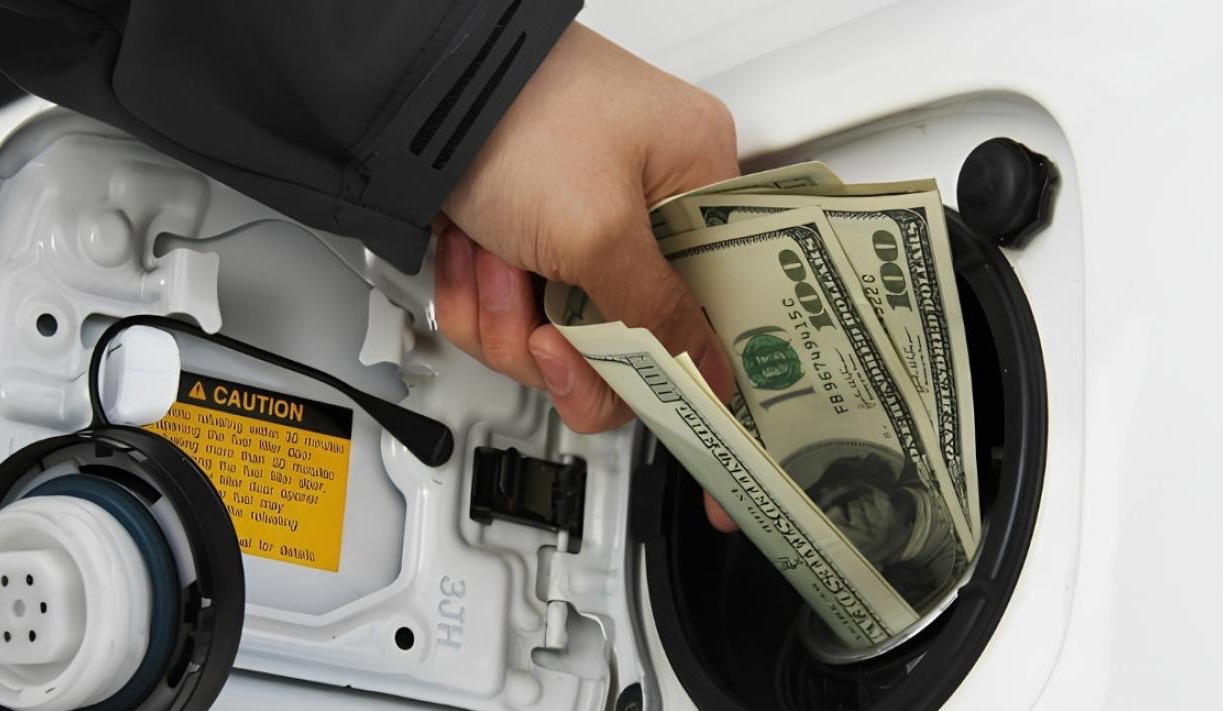 Önce motorin şimdi benzin_ Yükselen petrol fiyatları pompalara yansıdı