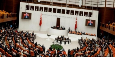 chpnin-mahkeme-kararlarina-iliskin-verdigi-onerge-akp-ve-mhp-oylariyla-reddedildi-38FPQDNb.jpg