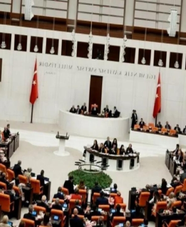 chpnin-mahkeme-kararlarina-iliskin-verdigi-onerge-akp-ve-mhp-oylariyla-reddedildi-38FPQDNb.jpg