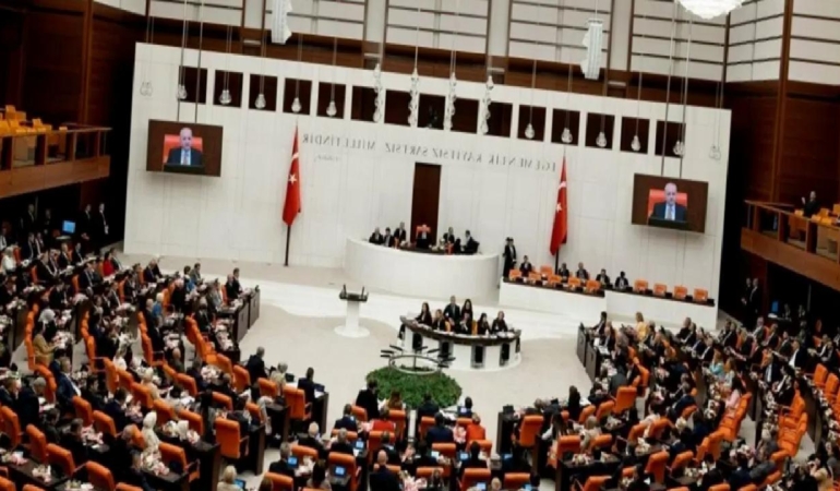 chpnin-mahkeme-kararlarina-iliskin-verdigi-onerge-akp-ve-mhp-oylariyla-reddedildi-38FPQDNb.jpg