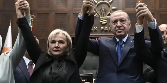 AKP’ye geçen Nimet Özdemir hakkında şok iddia: Mecbur kaldım
