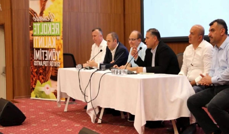 manisada-uzum-sektoru-toplantisi-ZJbAy95i.jpg