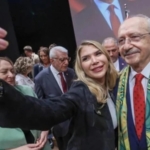 CHP'nin üye katılım töreninde dikkat çeken kare_ İBB davasında tutuklu yargılanan Fatih Keleş’in sevgilisi olduğunu beyan eden isim, Kılıçdaroğlu'yla fotoğraf çekti
