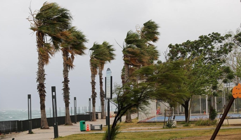 Fırtına dalga dalga vuracak! Hızı 80 kilometreye çıkacak_ Meteoroloji saat saat uyardı