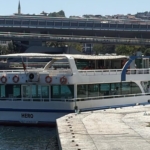 Haliç'te tekne köprüye çarptı, bir kişi kayıp