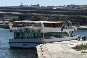 Haliç'te tekne köprüye çarptı, bir kişi kayıp