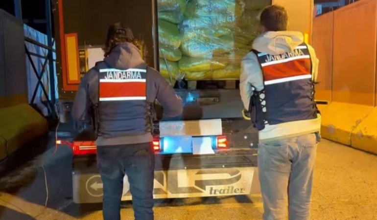İhbar üzerine takip edildi, TIR'dan kilolarca uyuşturucu çıktı