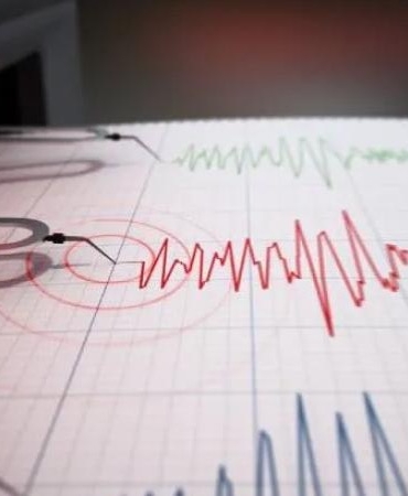 Japonya'da 7,4 büyüklüğünde deprem!
