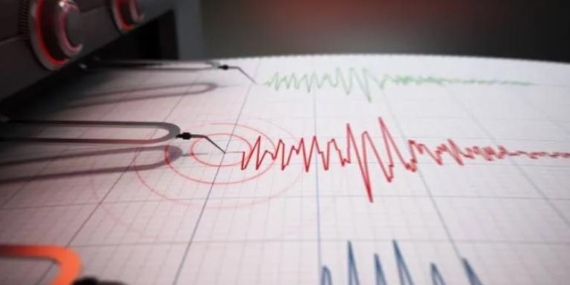 Japonya'da 7,4 büyüklüğünde deprem!