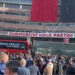 SON DAKİKA Özgür Özel, CHP Genel Merkezi'nden ayrıldı! Başsavcılık, olaylarla ilgili soruşturma başlattı