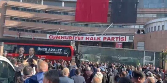 SON DAKİKA Özgür Özel, CHP Genel Merkezi'nden ayrıldı! Başsavcılık, olaylarla ilgili soruşturma başlattı
