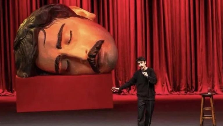 Türkiye'nin konuştuğu komedyen Deniz Göktaş kimdir_
