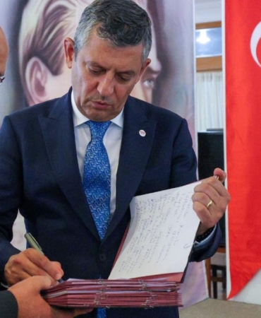 Yeni Parti, Türkiye'yi nasıl yöneteceğini açıkladı! Tüzük ve programda 'Sosyal demokrat' vurgusu
