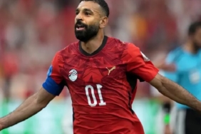 besiktas-muhammed-salahla-el-sikisti-yonetim-birkac-gun-icinde-yildiz-oyuncuyla-gorusecek-w48YaqGi.jpg