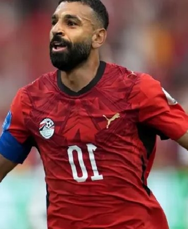 besiktas-muhammed-salahla-el-sikisti-yonetim-birkac-gun-icinde-yildiz-oyuncuyla-gorusecek-w48YaqGi.jpg