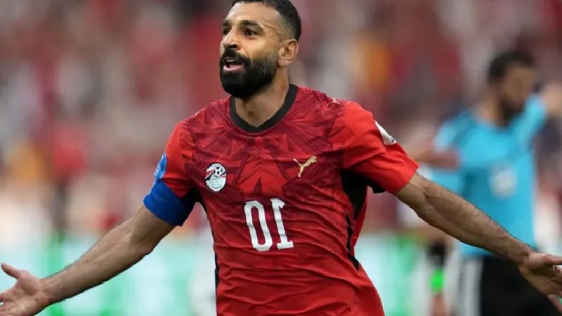 besiktas-muhammed-salahla-el-sikisti-yonetim-birkac-gun-icinde-yildiz-oyuncuyla-gorusecek-w48YaqGi.jpg