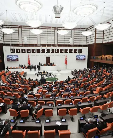 milyonlarin-gozu-tbmmye-cevrildi-emekli-maasindan-ehliyete-havaciliktan-pttye-kadar-her-sey-degisiyor-0-1h7mPg2Y.webp